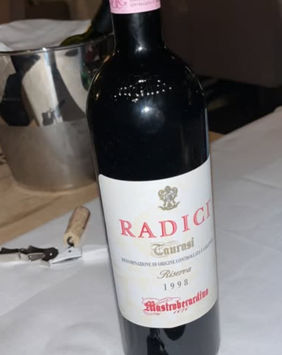 Flasche Radici Taurasi Riserva aus Kampanien